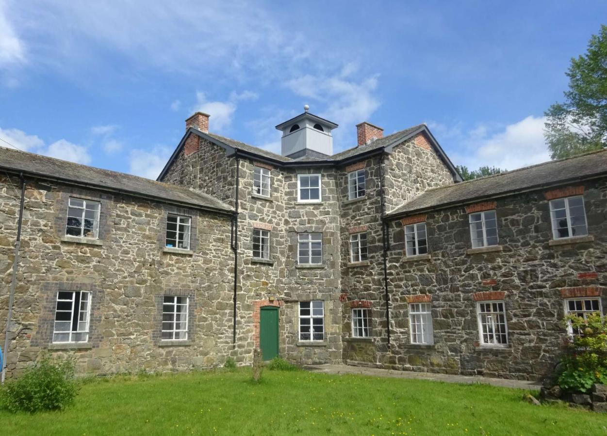 Hostel Llanfyllin Workhouse - Y Dolydd Zewnętrze zdjęcie