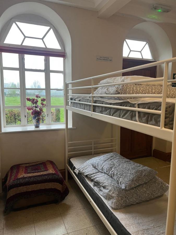 Hostel Llanfyllin Workhouse - Y Dolydd Zewnętrze zdjęcie